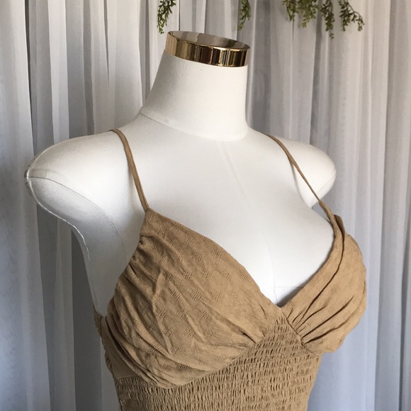 Tan Textured Ruffle Top - Picture 4 of 6